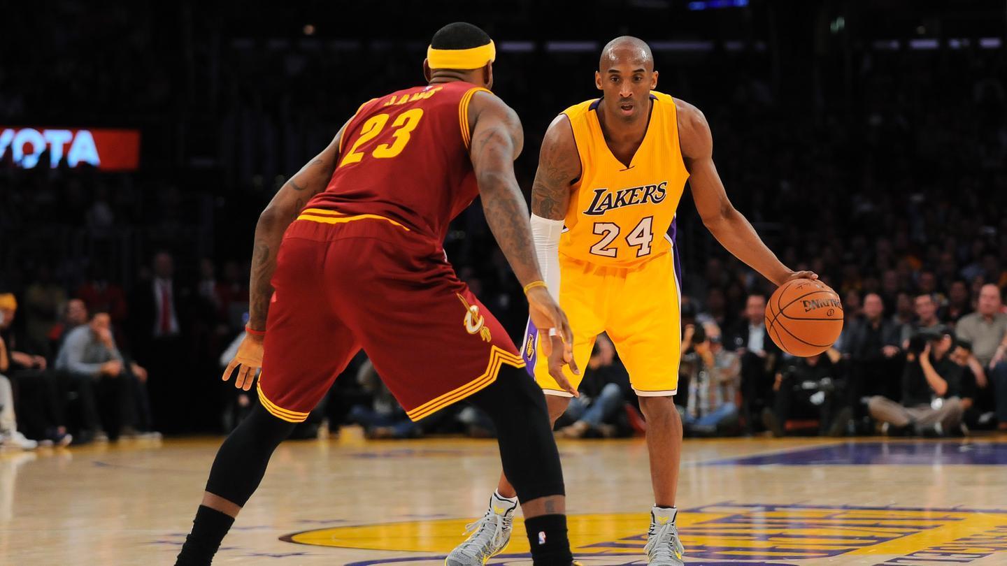 员纷纷将他 员纷纷将他