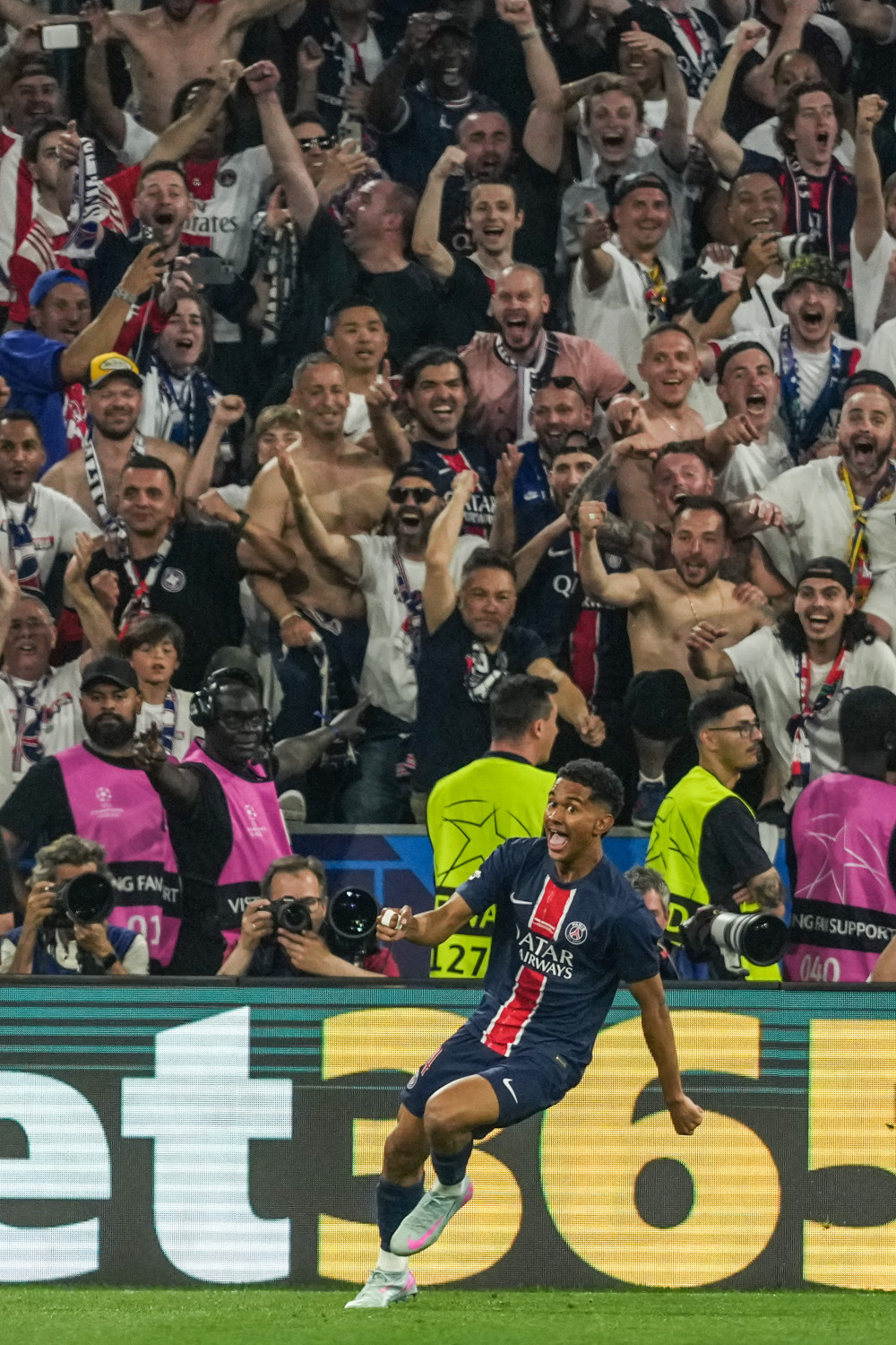 却导致了特 却导致了特