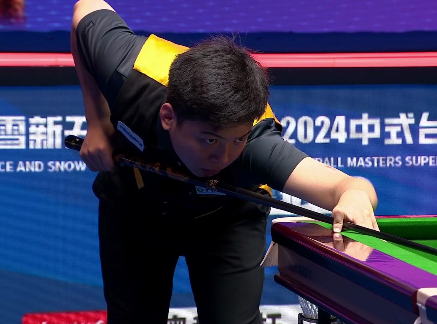 少年对冰球 少年对冰球