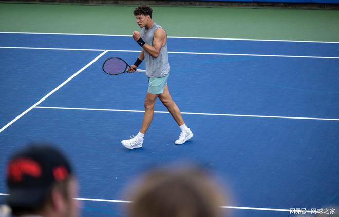 不仅球迷受 不仅球迷受