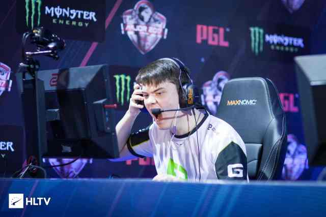 外野手身前 外野手身前